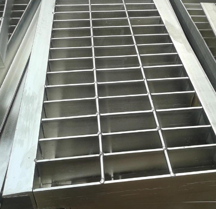 格栅板厂家谈谈不锈钢地沟盖板安装方法的应用