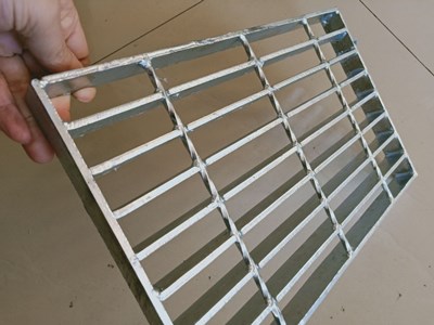 镀锌钢格栅板踏步厂家提供陕西省钢格栅踏步板